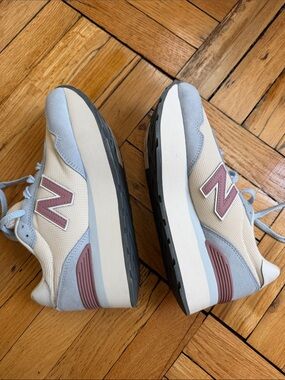 New Balance Light Blue and Cream Sneakers with Pink Logo Accent